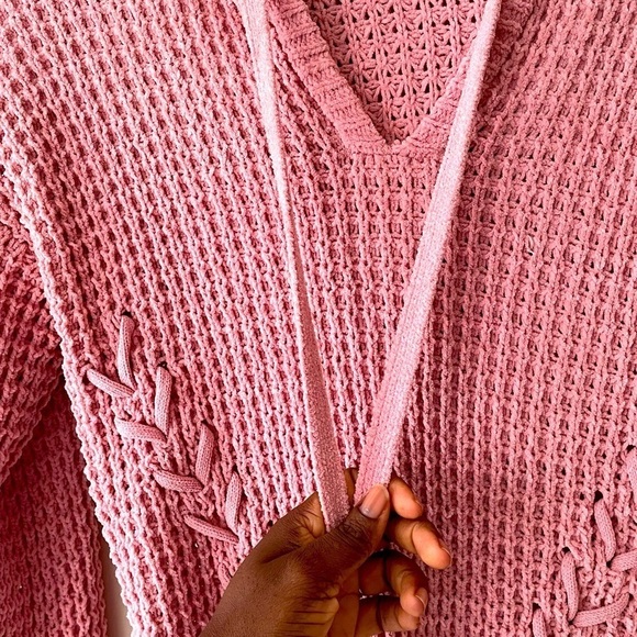 - No Boundaries Juniors lace Up Pullover Size L - Picture 4 of 9